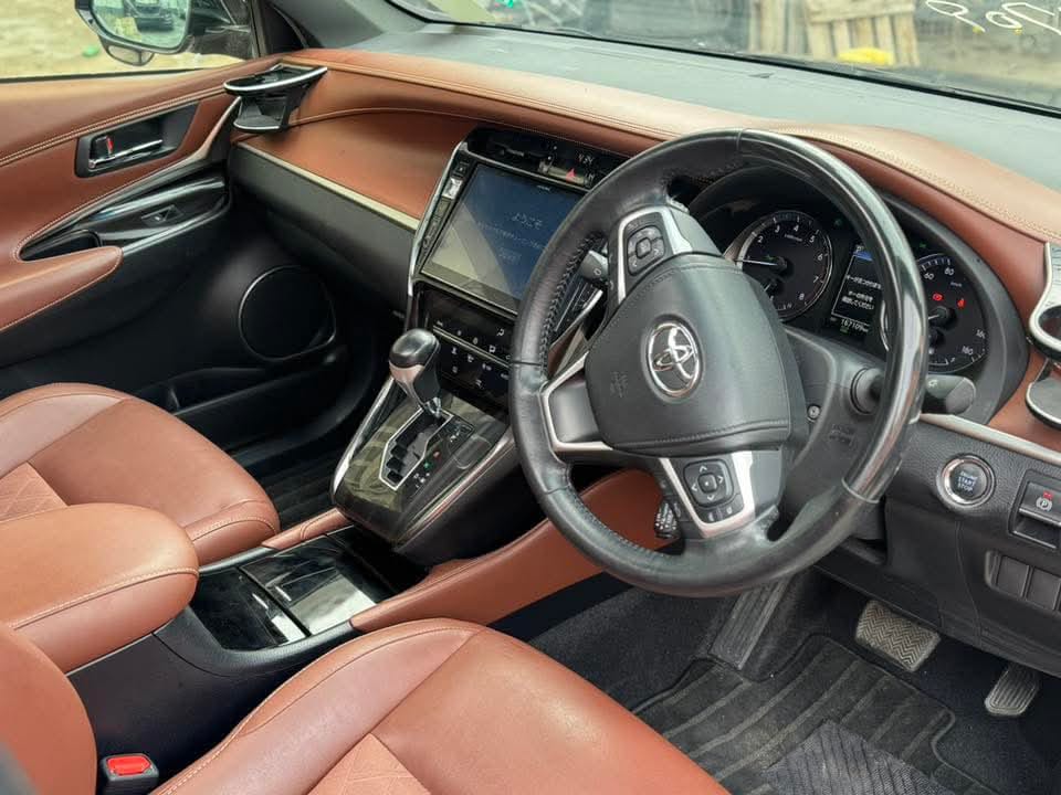 
								Toyota Harrier full									