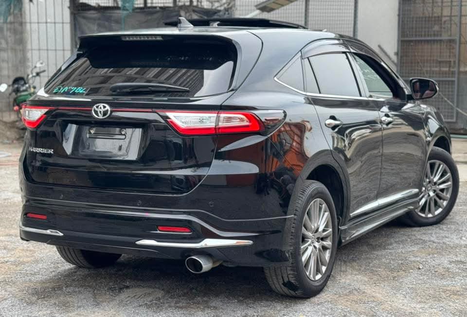 
								Toyota Harrier full									