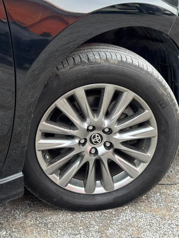 
								Toyota Harrier full									