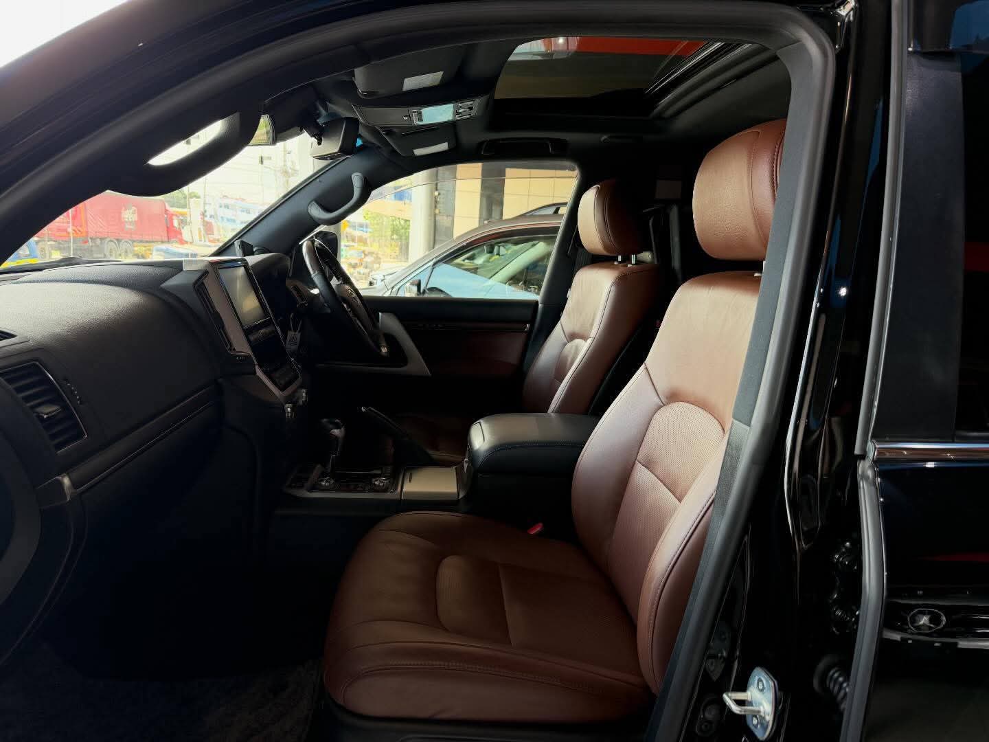 
								Landcruiser ZX full									