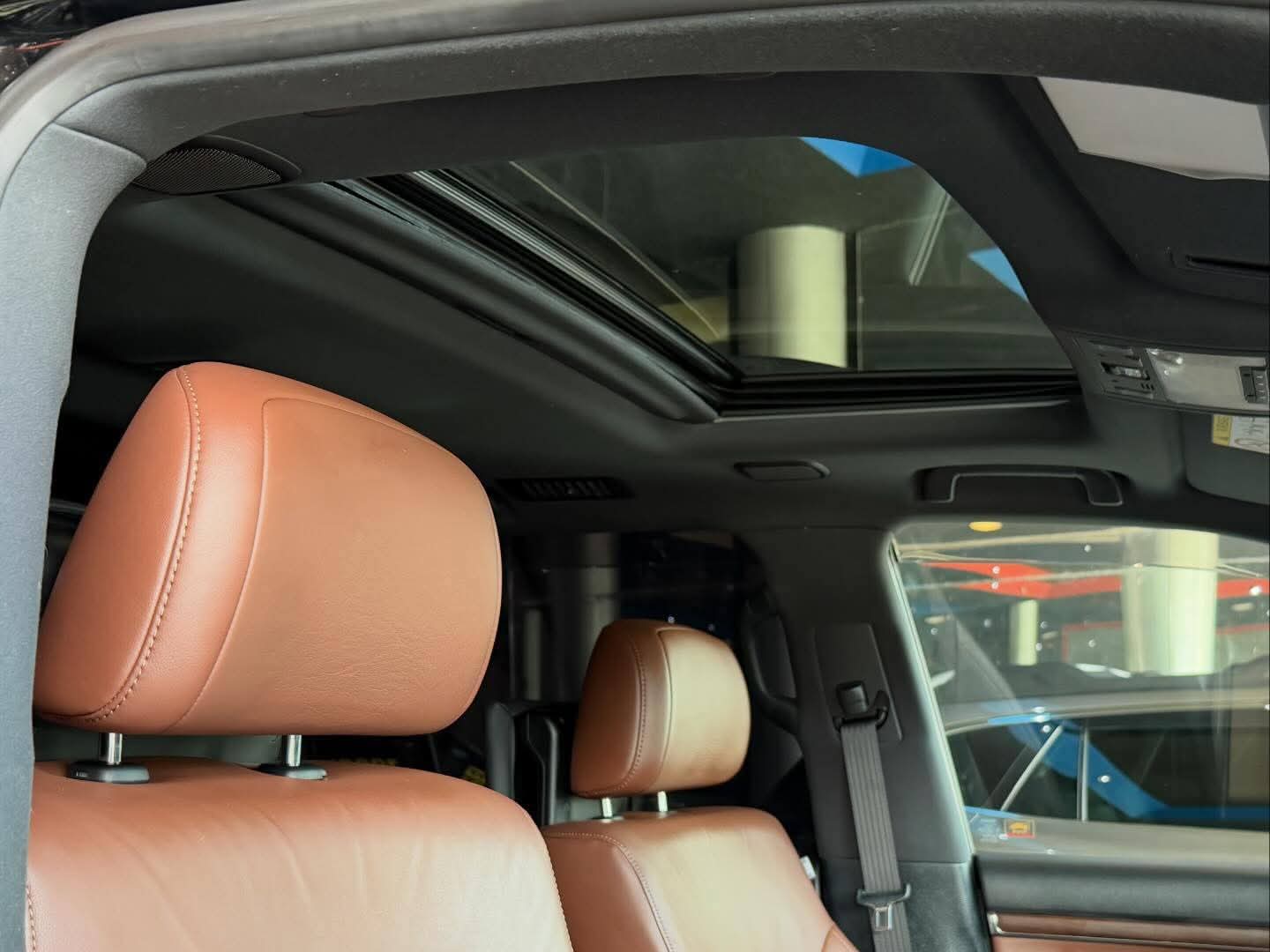 
								Toyota Harrier full									