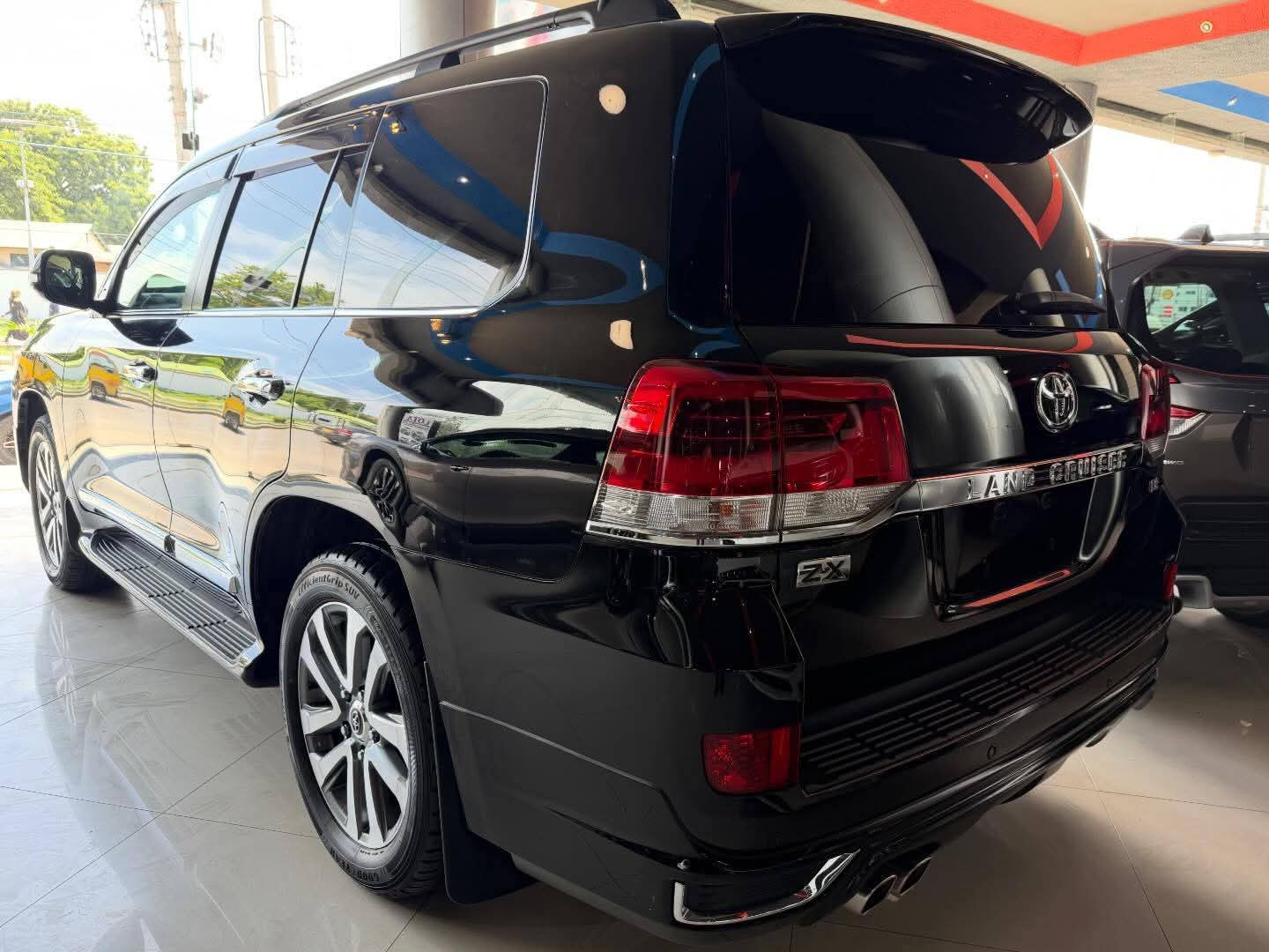
								Landcruiser ZX full									
