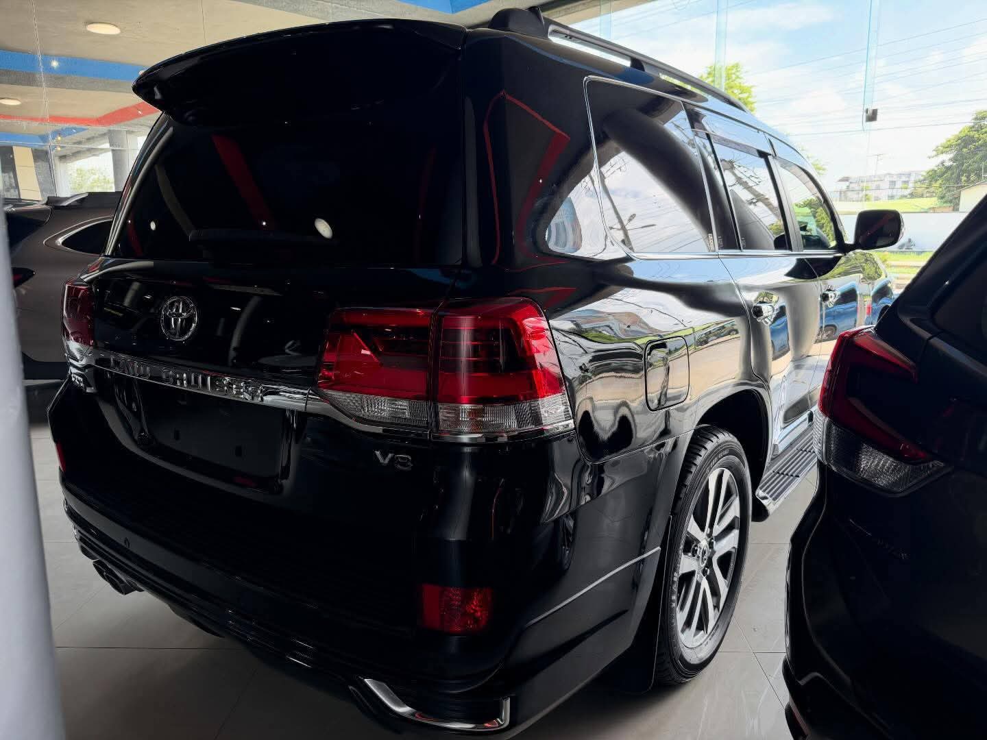 
								Landcruiser ZX full									